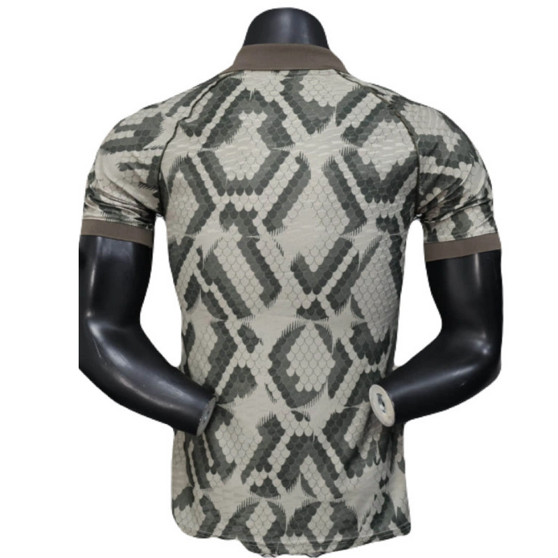 POLO BAYERN MUNICH EDICIÓN ESPECIAL 25/26 HOMBRE (VERSIÓN JUGADOR)