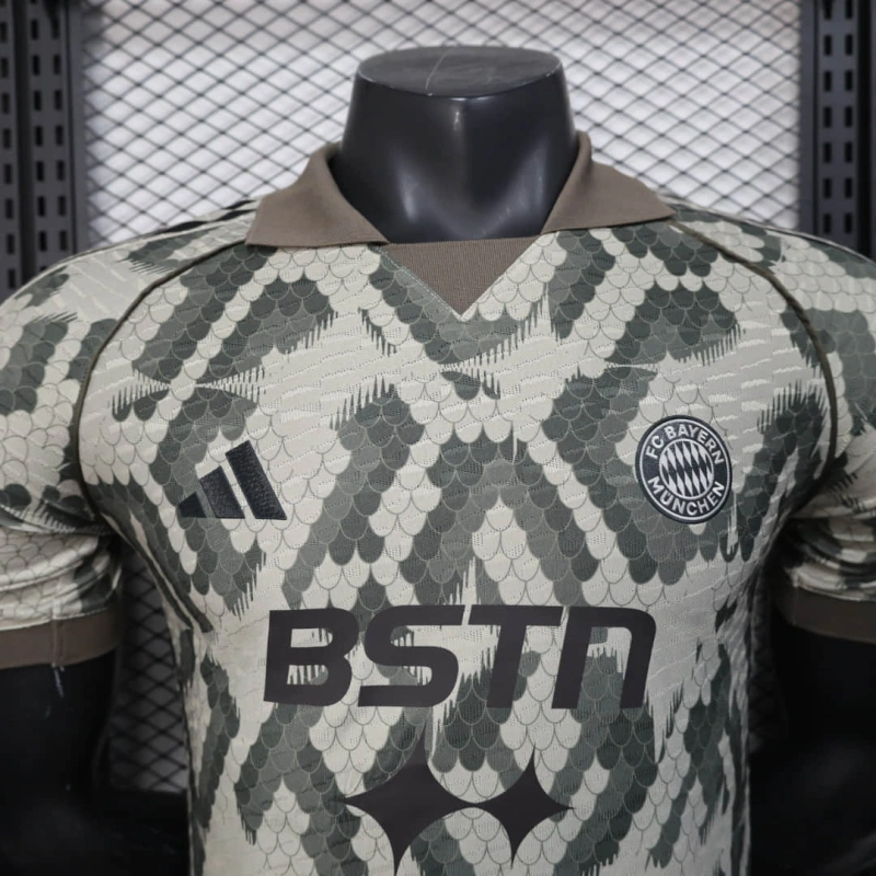 POLO BAYERN MUNICH EDICIÓN ESPECIAL 25/26 HOMBRE (VERSIÓN JUGADOR)